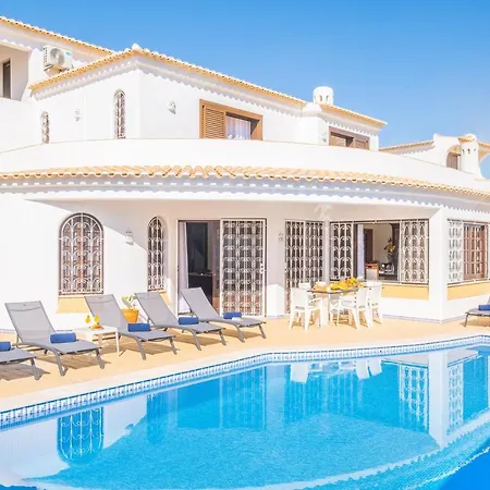 Villa Molucas - Moradia Encantadora Com Piscina Aquecivel E Bbq -